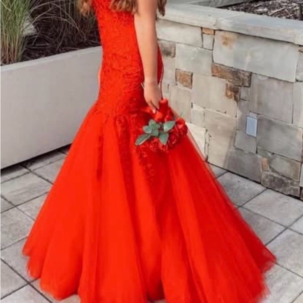 Sherry Hill Elegant Red Lace and Tulle Dress - Picture 2 of 4
